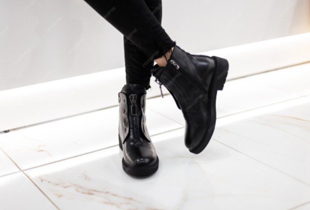 Black Shoes Styling Ideas to Upgrade Your Outfits