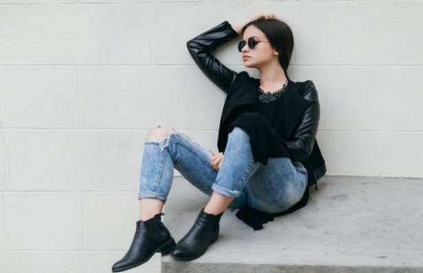 How to Style Black Shoes With Dresses