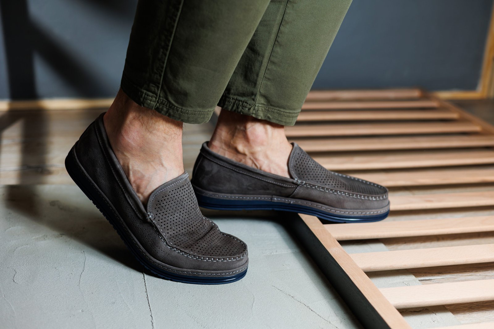 Why Most Casual Shoes Fail for Wide Feet